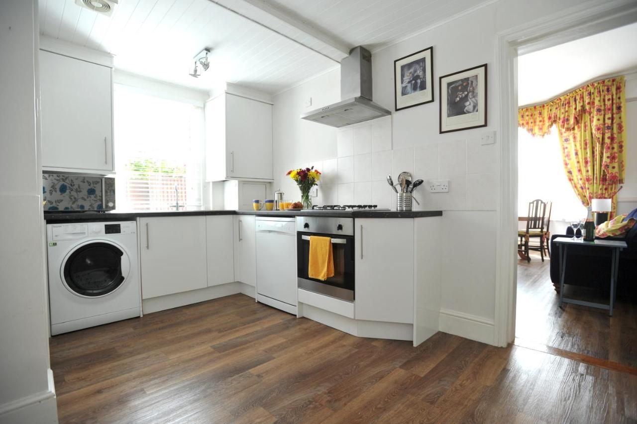 Beechurst Serviced Apartments เชลเทนแฮม ภายนอก รูปภาพ
