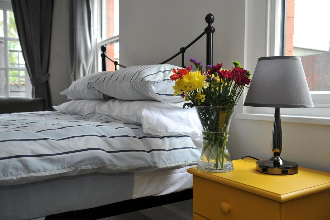 Beechurst Serviced Apartments เชลเทนแฮม ภายนอก รูปภาพ