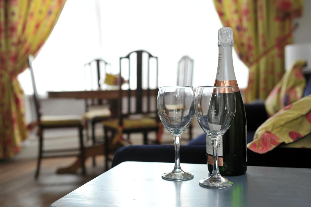 Beechurst Serviced Apartments เชลเทนแฮม ภายนอก รูปภาพ